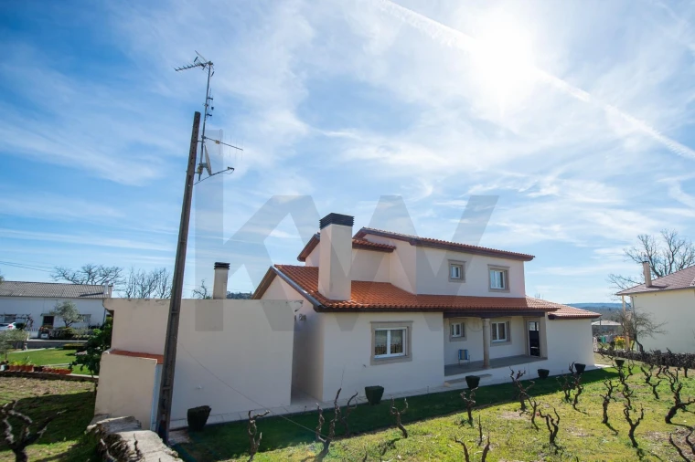 Moradia T4 para Venda em Rapoula do Coa Foto 42