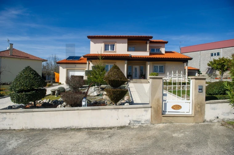 Moradia T4 para Venda em Rapoula do Coa Foto 3