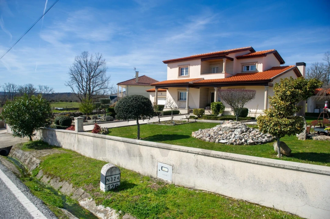 Moradia T4 para Venda em Rapoula do Coa Foto 5