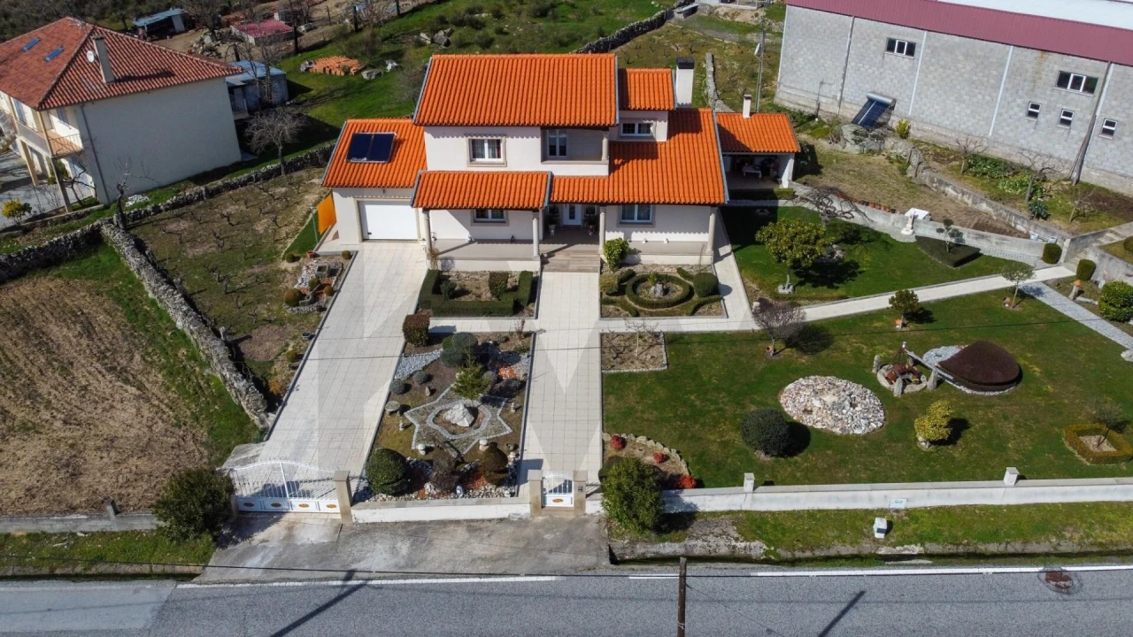 Moradia T4 para Venda em Rapoula do Coa Foto 13