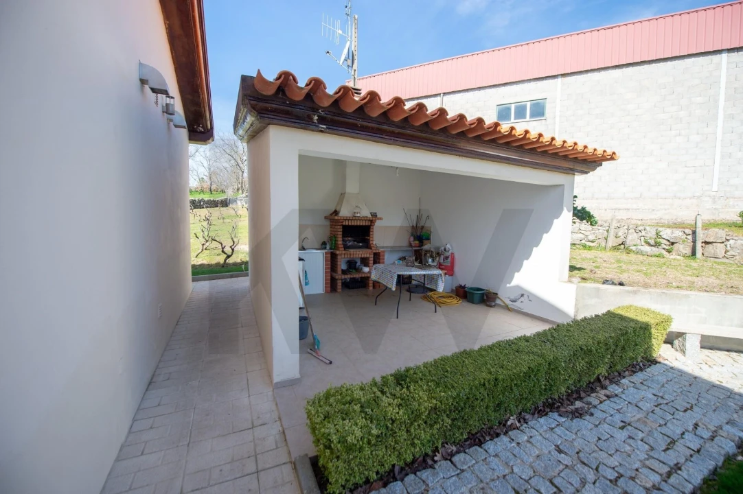 Moradia T4 para Venda em Rapoula do Coa Foto 16