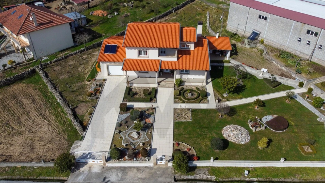 Moradia T4 para Venda em Rapoula do Coa Foto 12