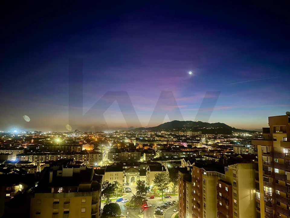 Apartamento T4 para Venda em Algueirão-Mem Martins Foto 23