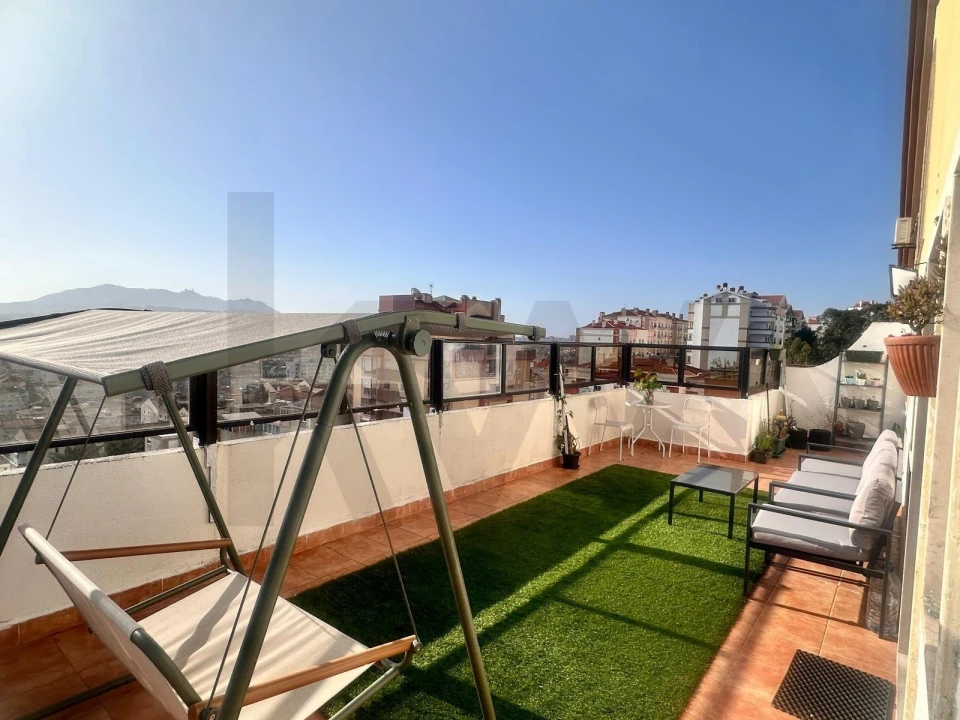 Apartamento T4 para Venda em Algueirão-Mem Martins Foto 1