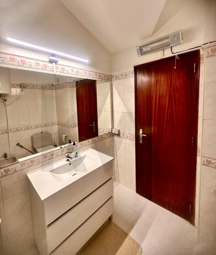 Apartamento T4 para Venda em Algueirão-Mem Martins Foto 16