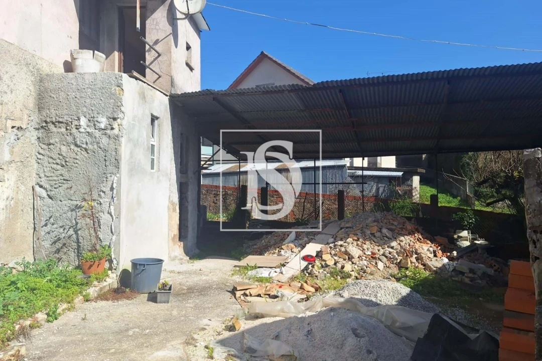 Moradia T2 para Venda em Trezoi Foto 24