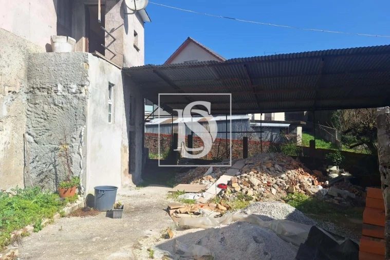 Moradia T2 para Venda em Trezoi Foto 24