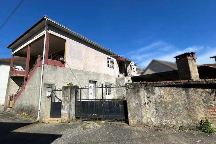 Moradia T2 para Venda em Trezoi Foto 2