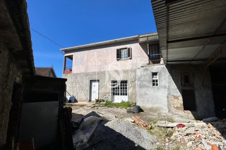 Moradia T2 para Venda em Trezoi Foto 3