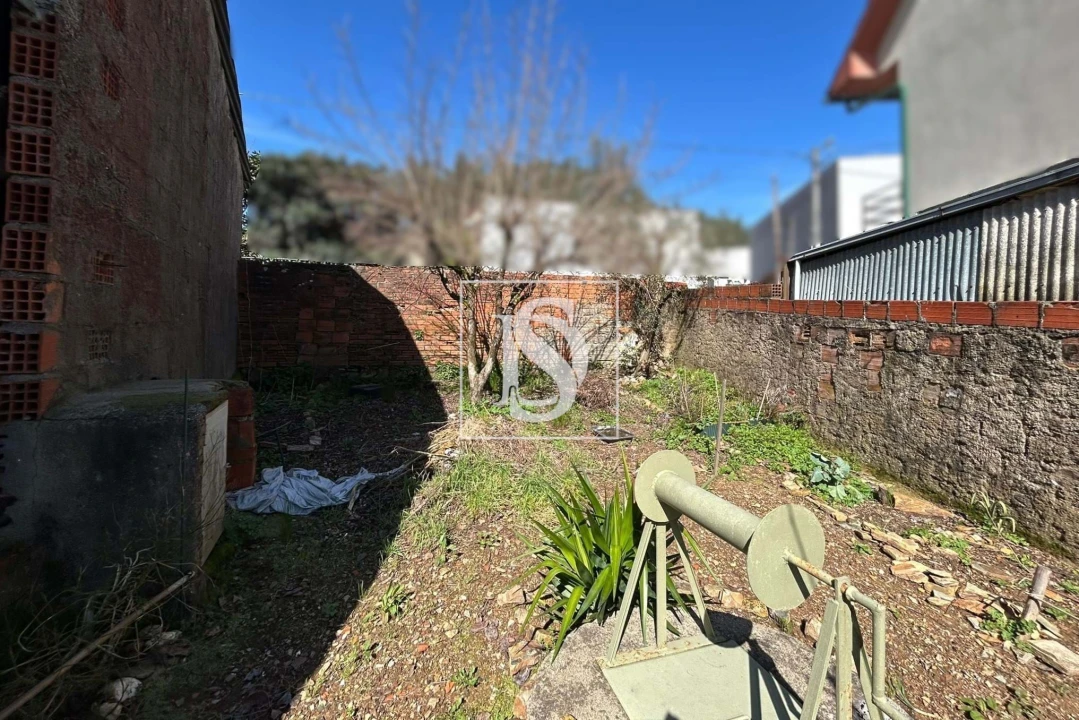 Moradia T2 para Venda em Trezoi Foto 26