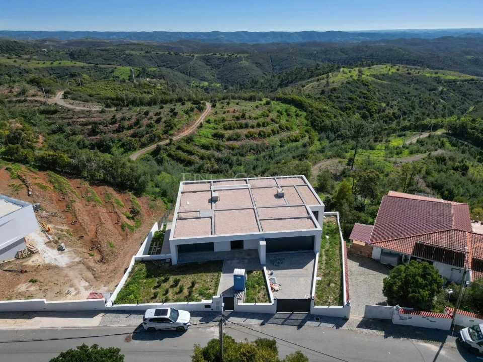 Moradia T4 para Venda em Monchique Foto 1