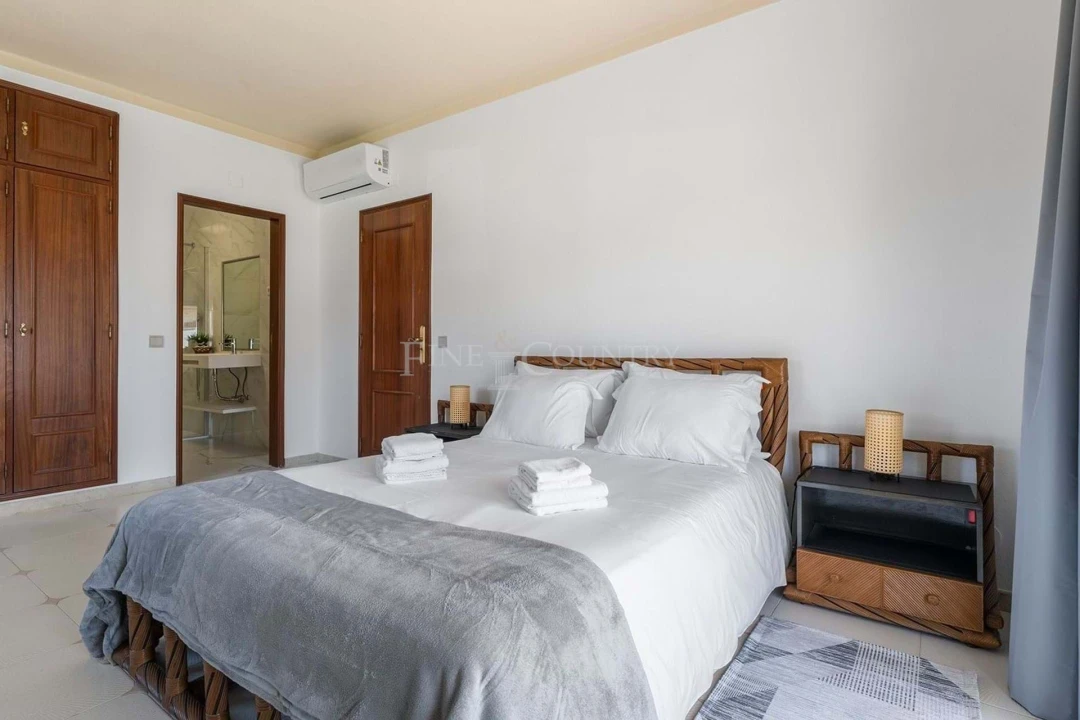 Moradia T5 para Venda em Porches Foto 18