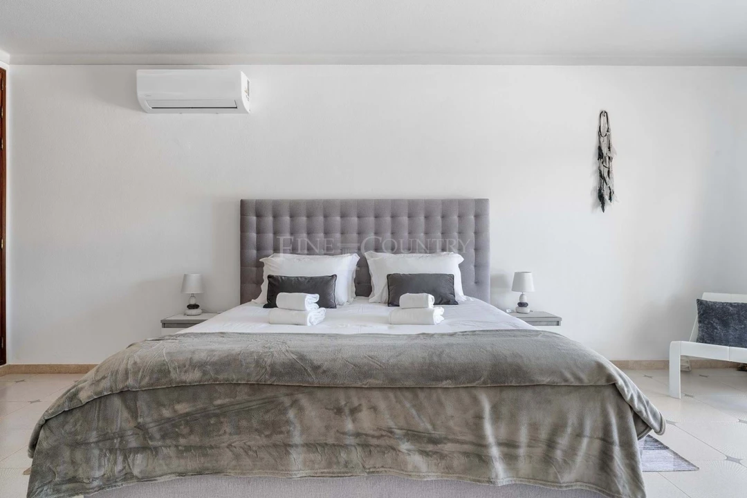 Moradia T5 para Venda em Porches Foto 20