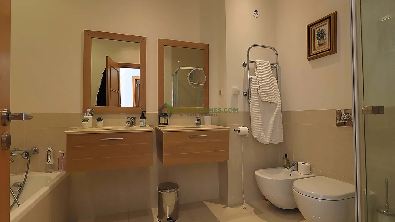 Moradia T4 para Venda em Quarteira Foto 32