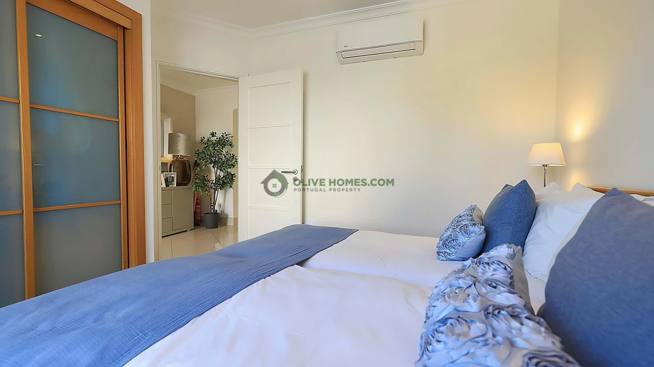 Moradia T4 para Venda em Quarteira Foto 10