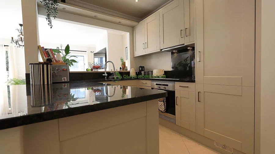 Moradia T4 para Venda em Quarteira Foto 14