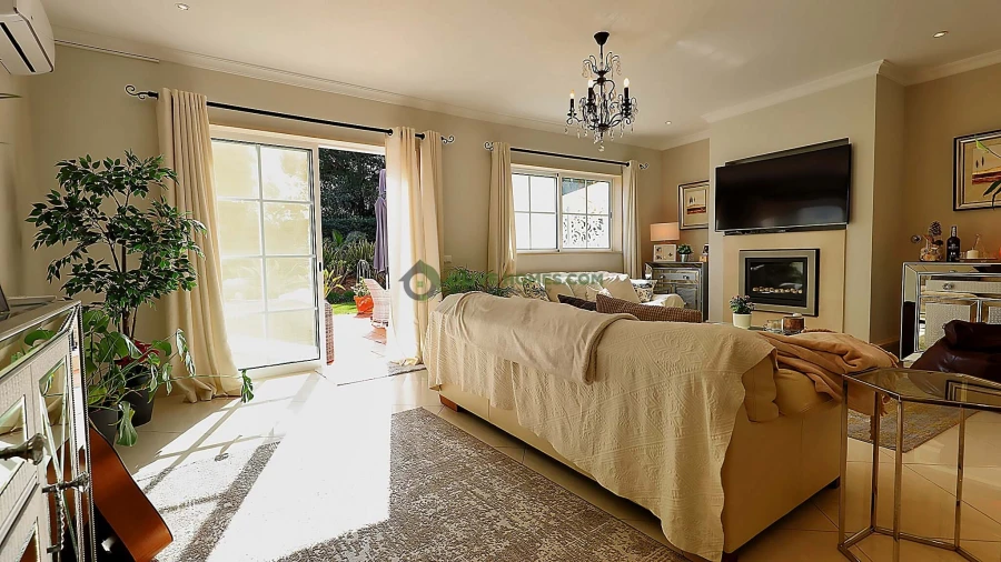 Moradia T4 para Venda em Quarteira Foto 15