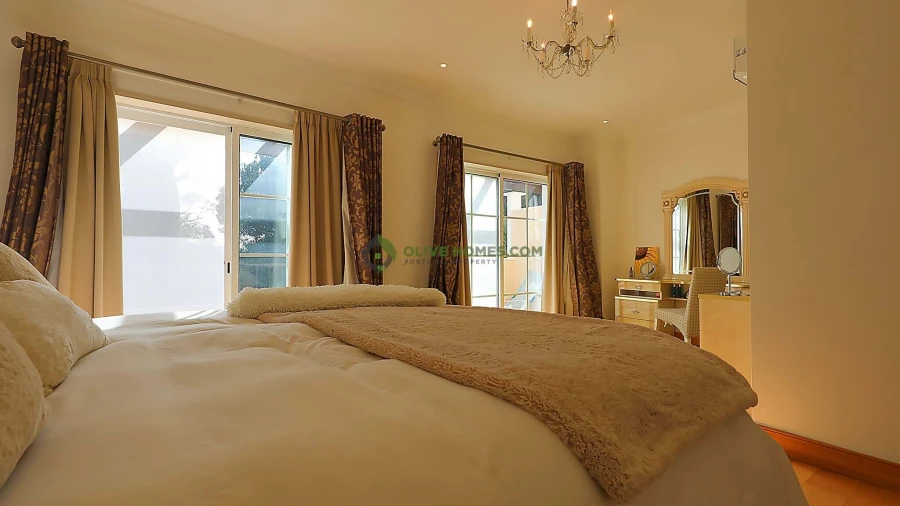 Moradia T4 para Venda em Quarteira Foto 35