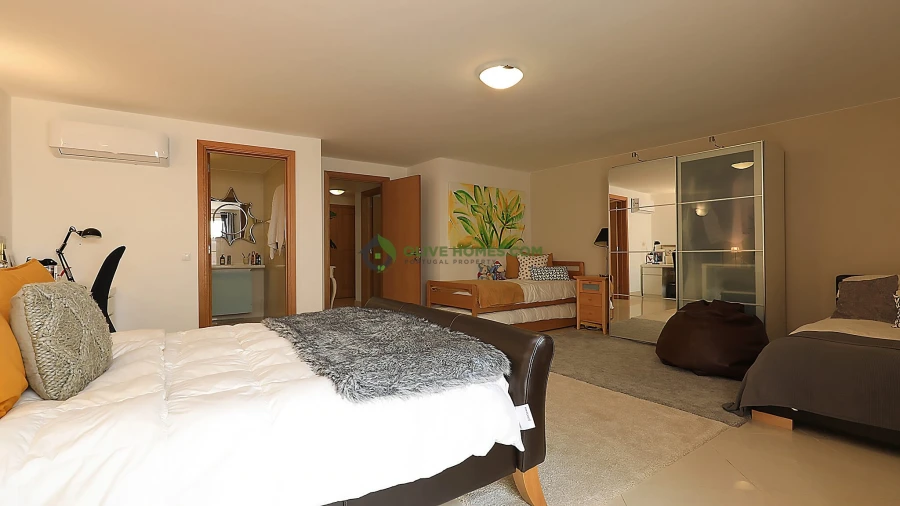 Moradia T4 para Venda em Quarteira Foto 23