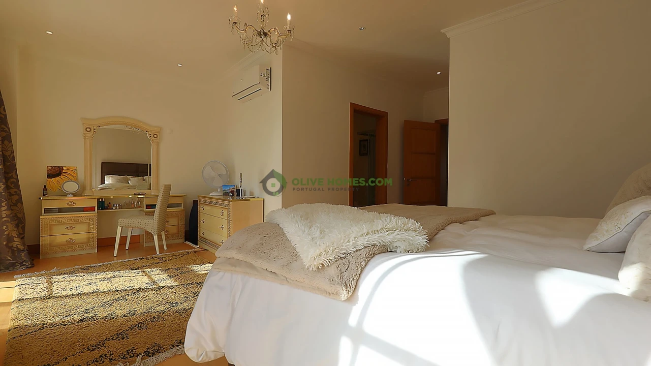 Moradia T4 para Venda em Quarteira Foto 33