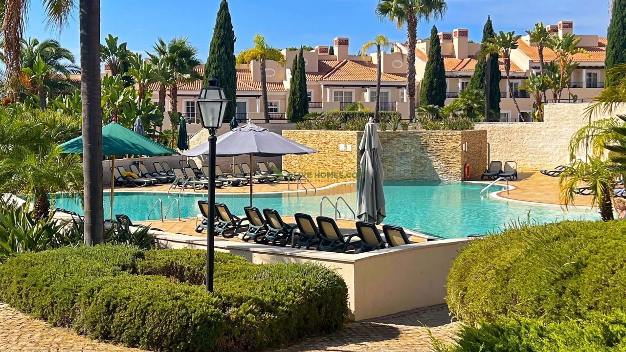 Moradia T4 para Venda em Quarteira Foto 8