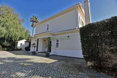 Moradia T4 para Venda em Quarteira