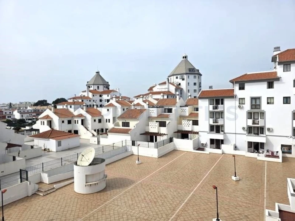 Apartamento T2 para Venda em Quarteira Foto 5