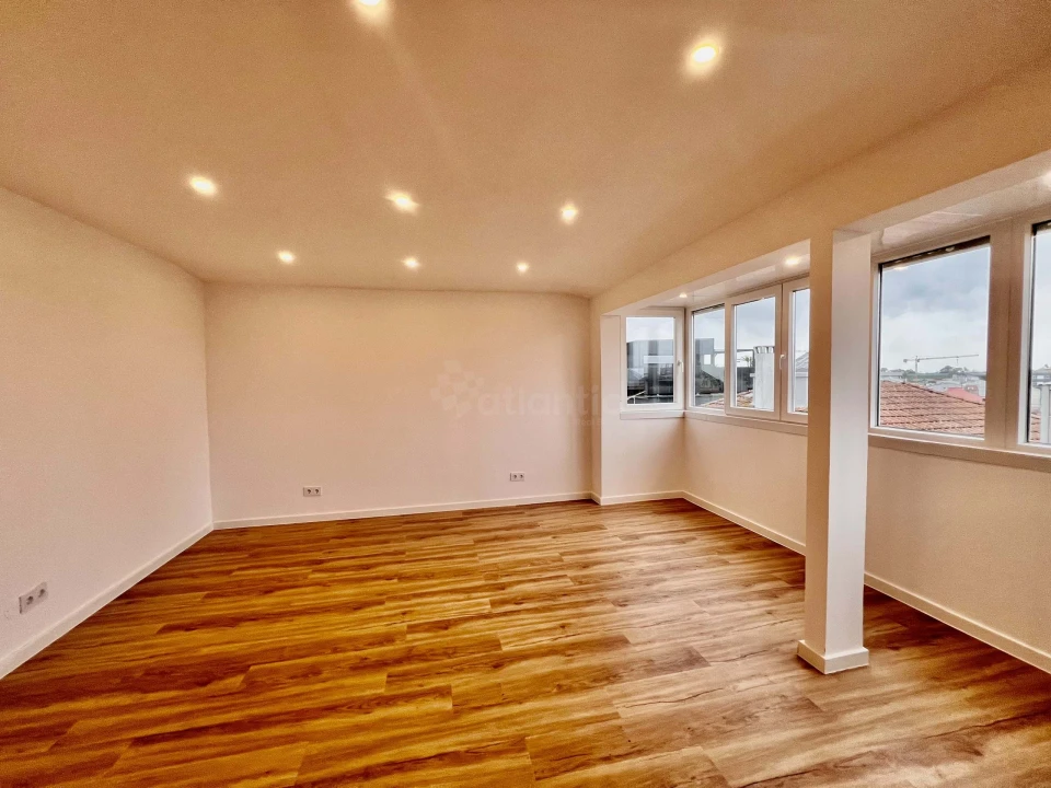 Apartamento T2 para Venda em Camarate, Unhos e Apelação Foto 2