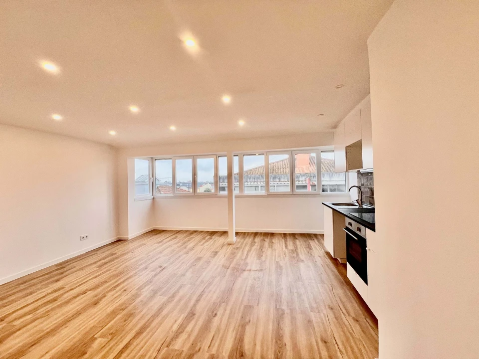 Apartamento T2 para Venda em Camarate, Unhos e Apelação Foto 1