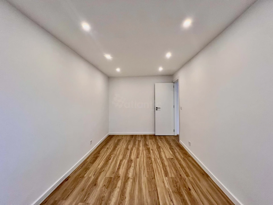 Apartamento T2 para Venda em Camarate, Unhos e Apelação Foto 17