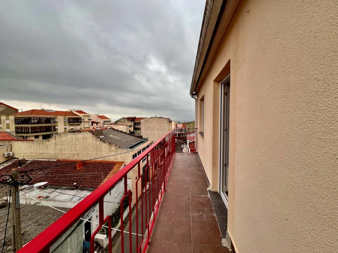 Apartamento T2 para Venda em Camarate, Unhos e Apelação Foto 12