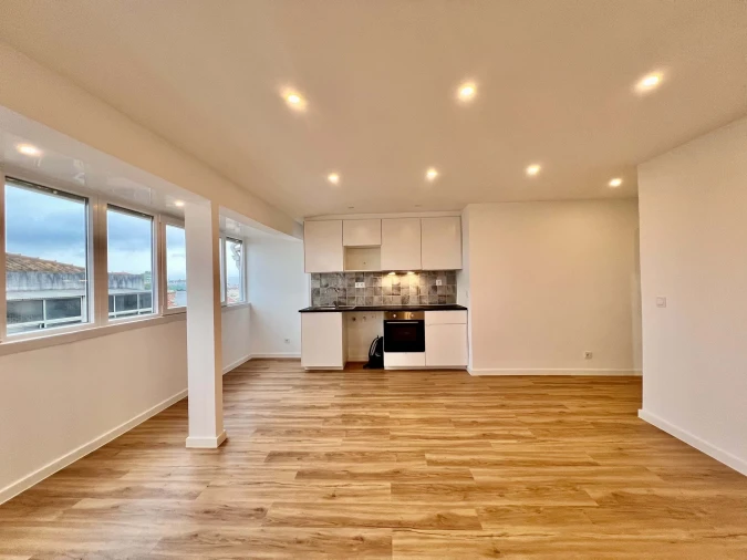 Apartamento T2 para Venda em Camarate, Unhos e Apelação Foto 6