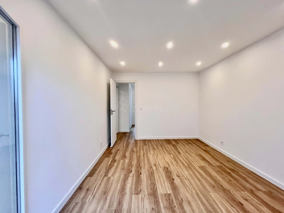 Apartamento T2 para Venda em Camarate, Unhos e Apelação Foto 14