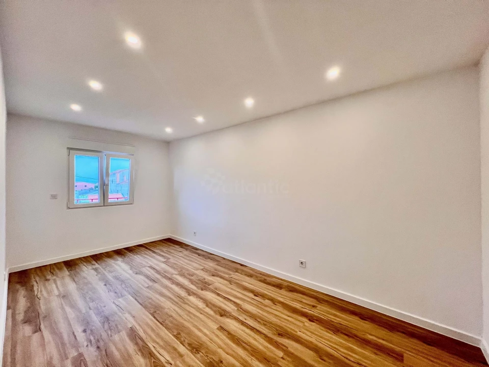 Apartamento T2 para Venda em Camarate, Unhos e Apelação Foto 15