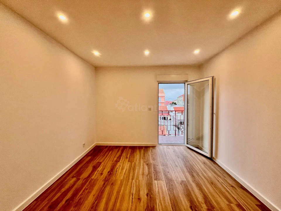Apartamento T2 para Venda em Camarate, Unhos e Apelação Foto 9