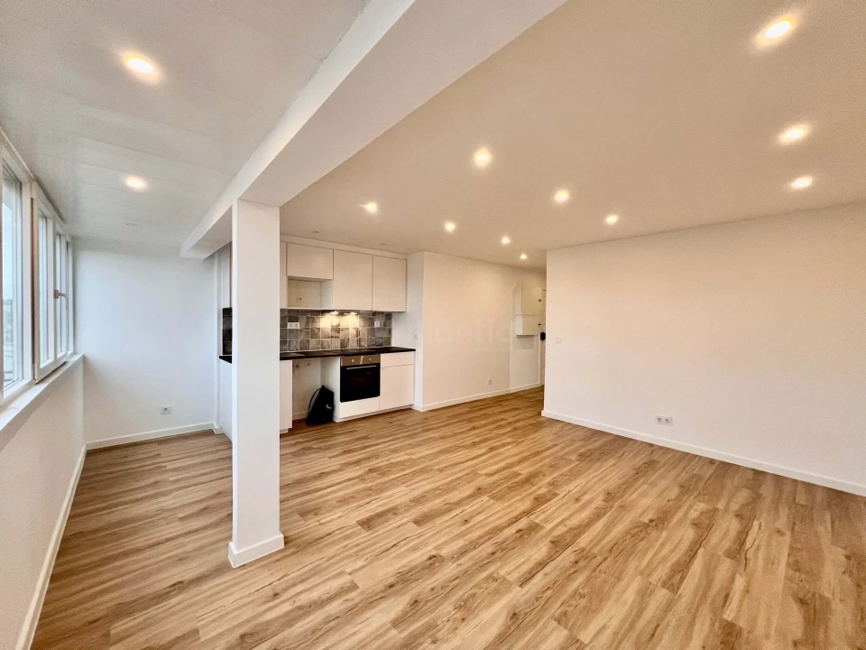 Apartamento T2 para Venda em Camarate, Unhos e Apelação Foto 5