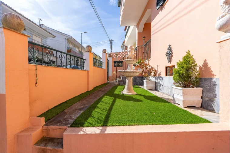 Moradia T4 para Venda em Santa Iria de Azoia, São João da Talha e Bobadela Foto 2