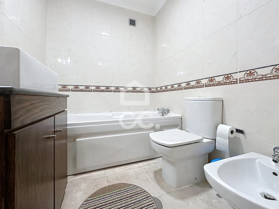 Moradia T4 para Venda em Santa Maria Maior Foto 13