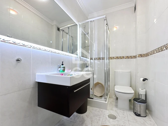 Moradia T4 para Venda em Santa Maria Maior Foto 6