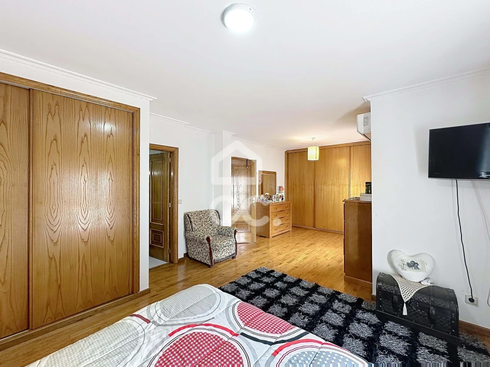 Moradia T4 para Venda em Santa Maria Maior Foto 16