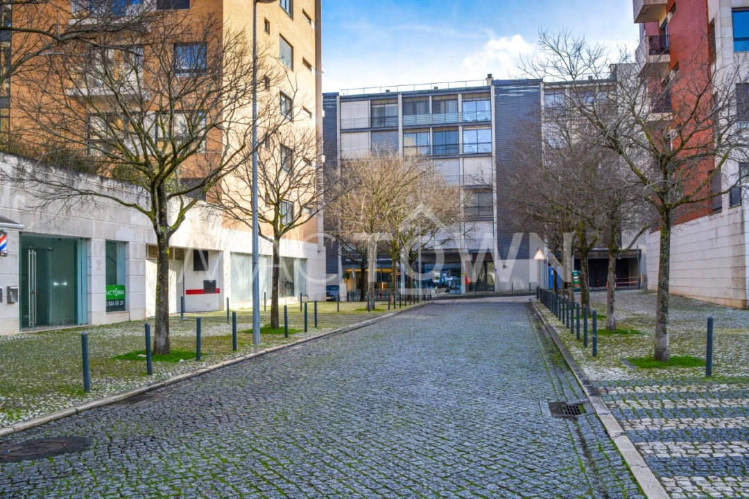 Loja para Venda em Parque das Nações Foto 12