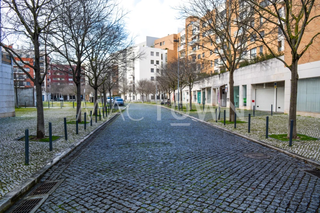 Loja para Venda em Parque das Nações Foto 13