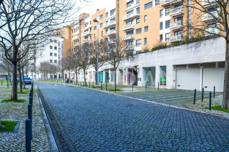 Loja para Venda em Parque das Nações Foto 14
