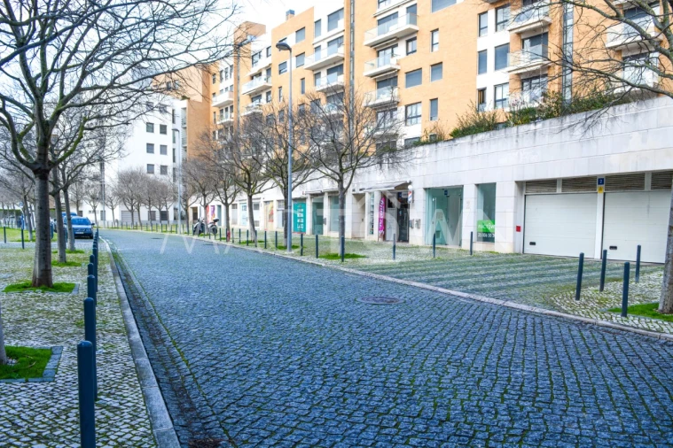 Loja para Venda em Parque das Nações Foto 15