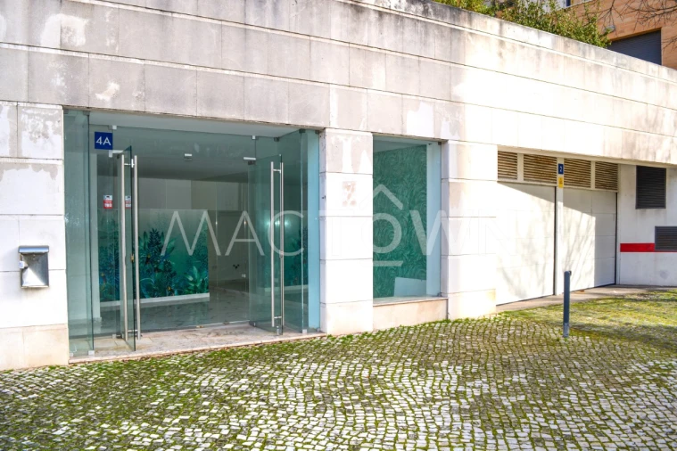 Loja para Venda em Parque das Nações Foto 2