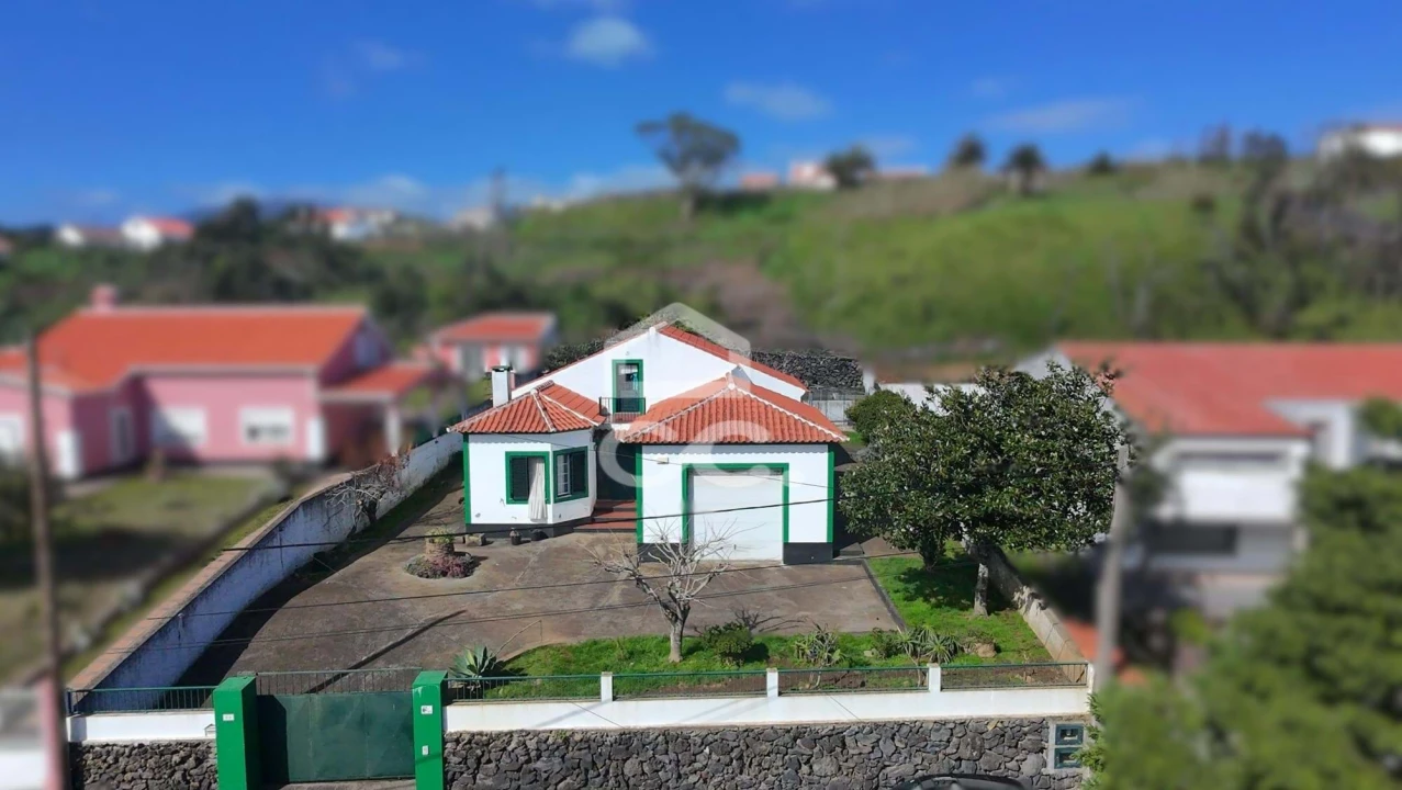 Moradia T5 para Venda em São Mateus da Calheta Foto 1