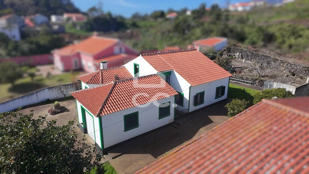 Moradia T5 para Venda em São Mateus da Calheta Foto 22