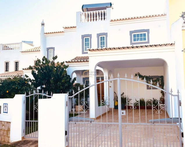 Moradia T4 para Venda em Albufeira e Olhos de Água Foto 2