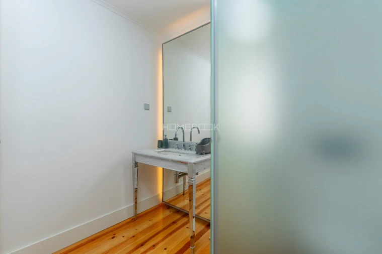 Apartamento T2 para Arrendamento em Santo António Foto 28