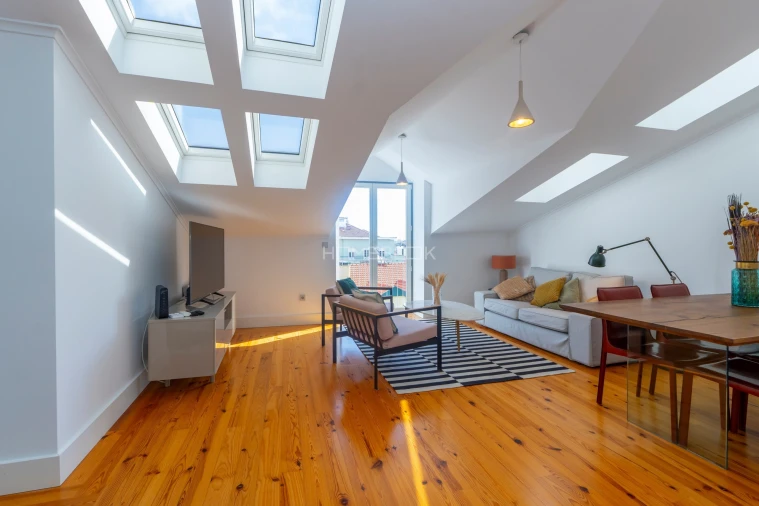 Apartamento T2 para Arrendamento em Santo António Foto 10